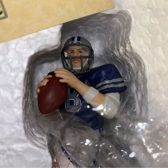 SPORTS IMPRESSIONS NFL DALLAS COWBOYS TROY AIKMAN PORCELAIN FOOTBALL FIGURE 1993 - Picture 2 of 8